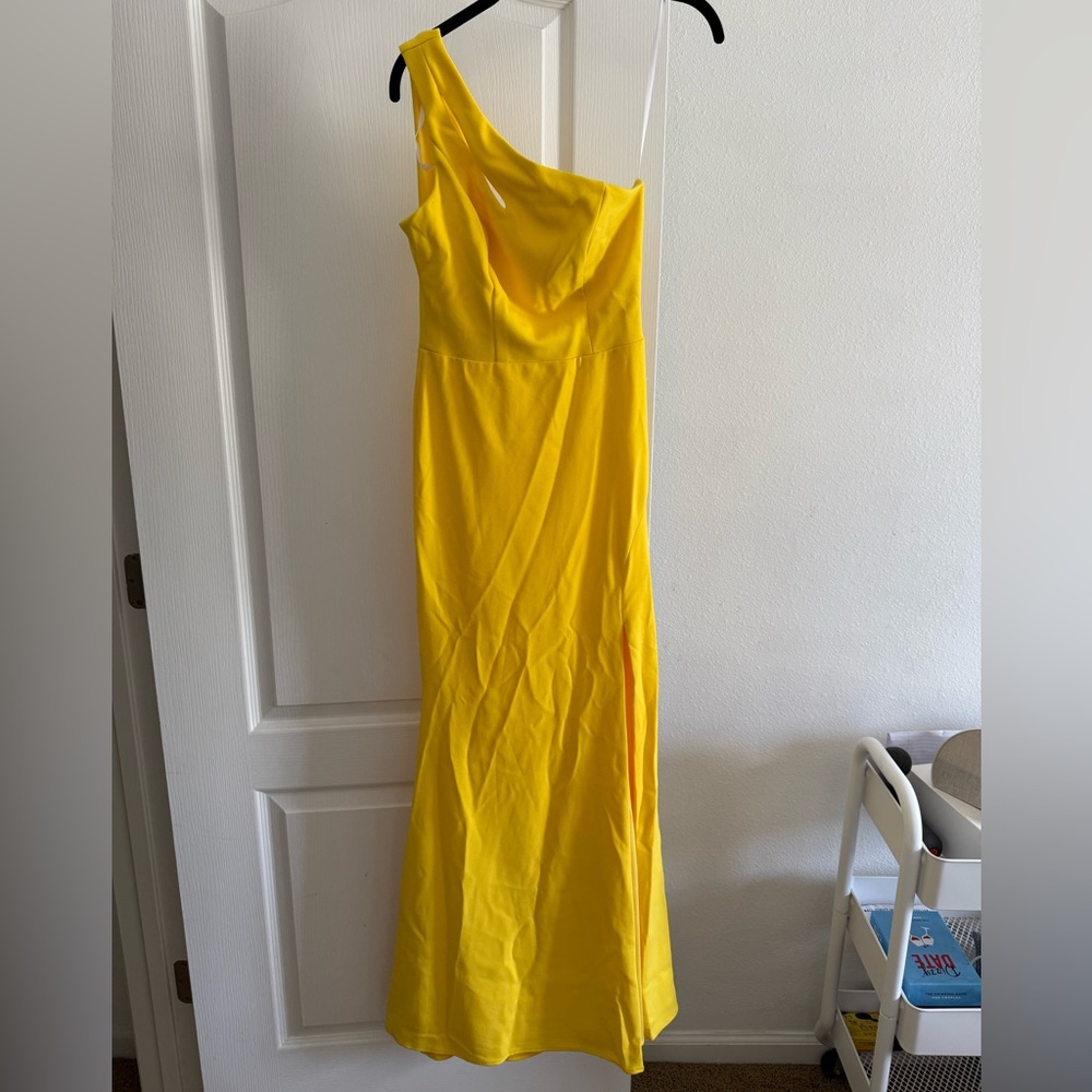 XScape Yellow Shoulder Maxi SZ 2